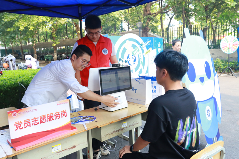 学校设置党员志愿服务岗_副本.jpg