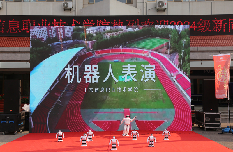 机器人表演_副本小.jpg
