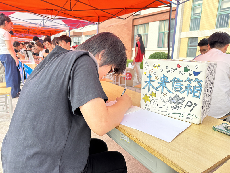 经济与管理系特色活动_副本.jpg